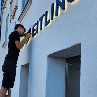 3d-logo-led-acryl-lackiert-breitling